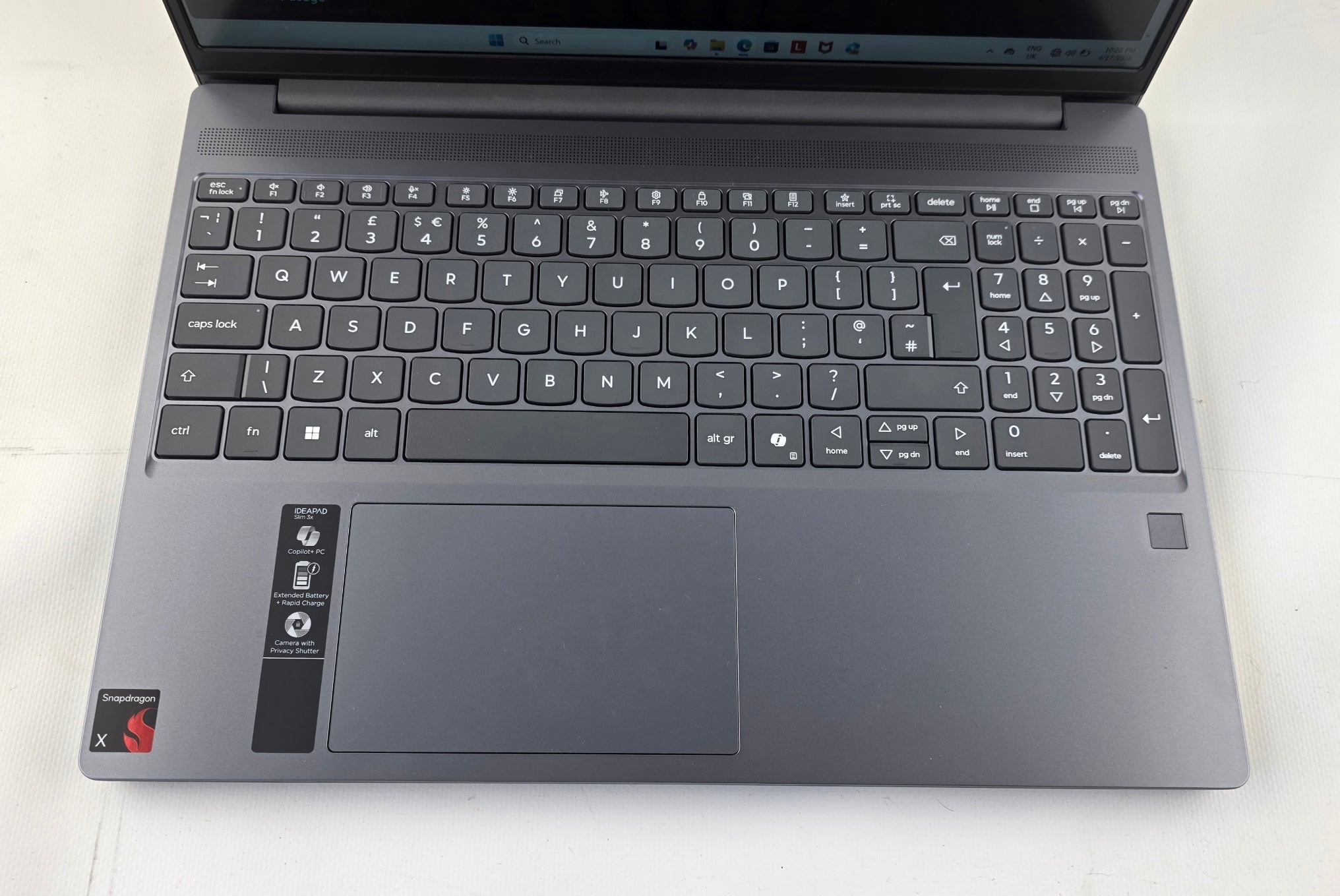 Lenovo IdeaPad Slim 3 15Q8X10 – Snapdragon X 8-Core, 16GB RAM, 1TB SSD