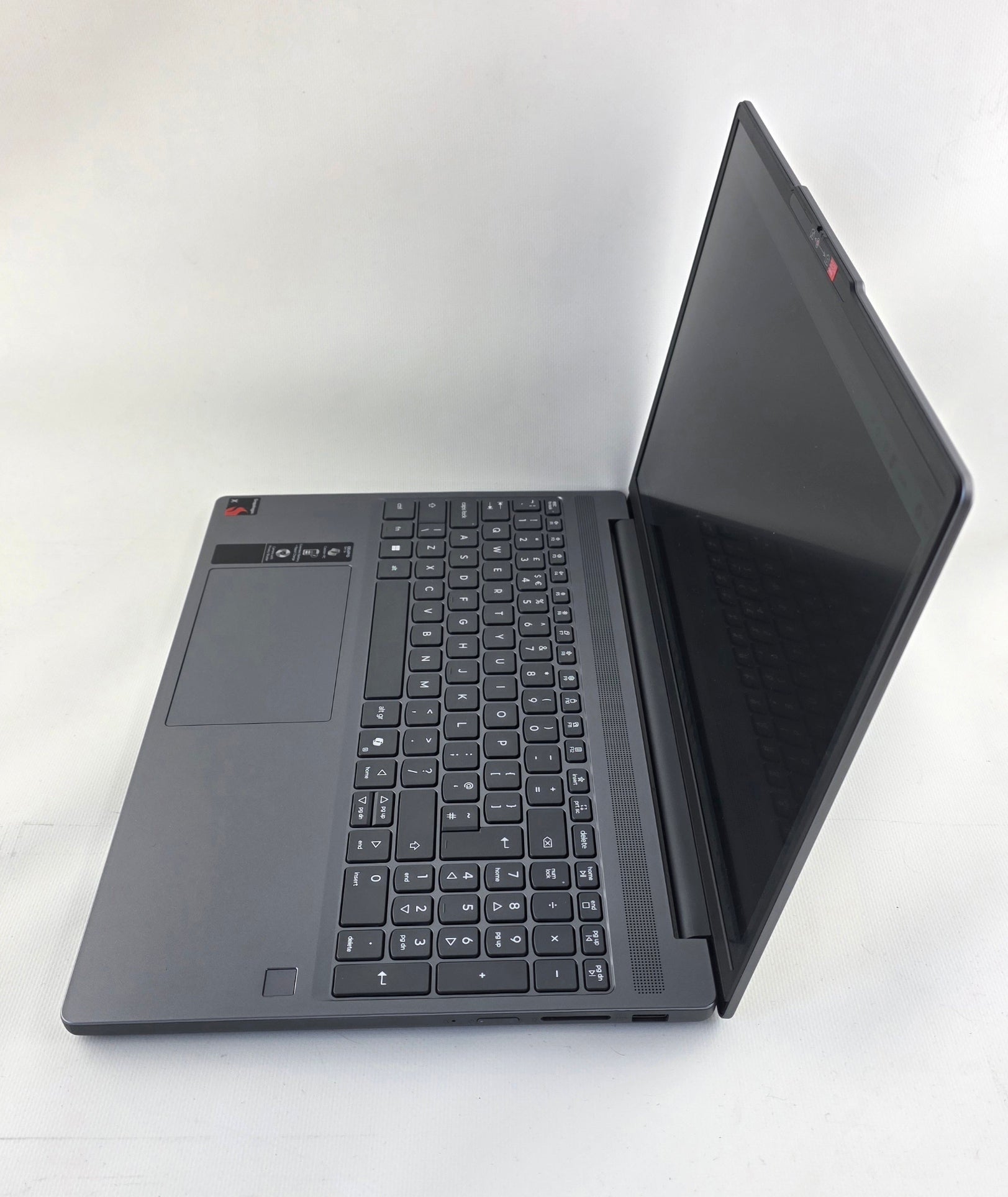 Lenovo IdeaPad Slim 3 15Q8X10 – Snapdragon X 8-Core, 16GB RAM, 1TB SSD