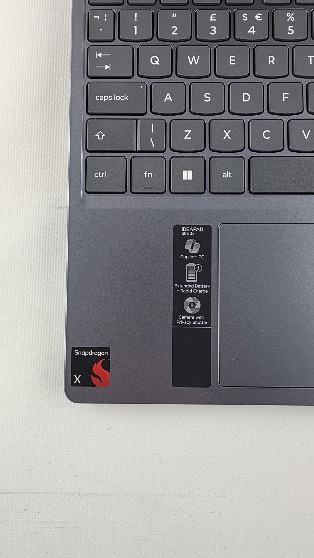 Lenovo IdeaPad Slim 3 15Q8X10 – Snapdragon X 8-Core, 16GB RAM, 1TB SSD