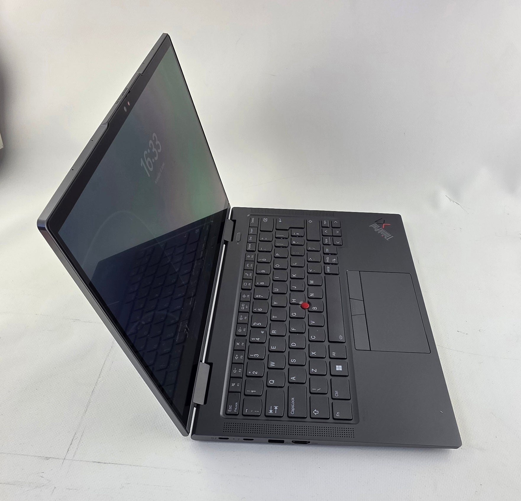 Lenovo ThinkPad X1 Yoga Gen 7 – Intel Core i7-1270P, 32GB RAM, 1TB SSD