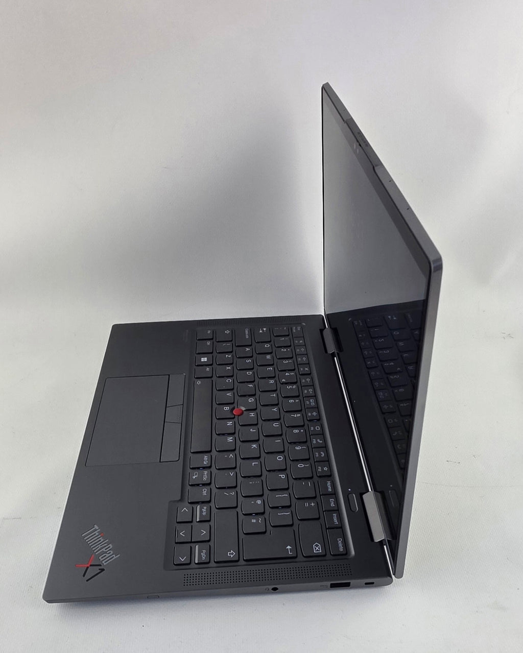 Lenovo ThinkPad X1 Yoga Gen 7 – Intel Core i7-1270P, 32GB RAM, 1TB SSD